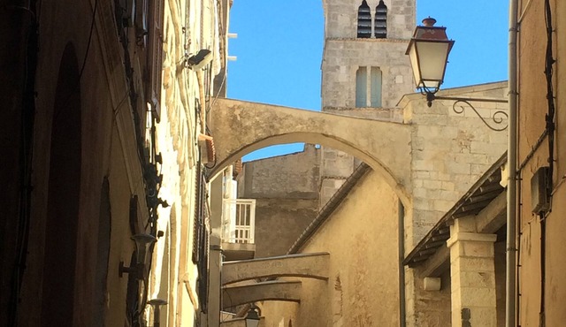 Large charming duplex, air-conditioned and WiFi in the heart of the citadel