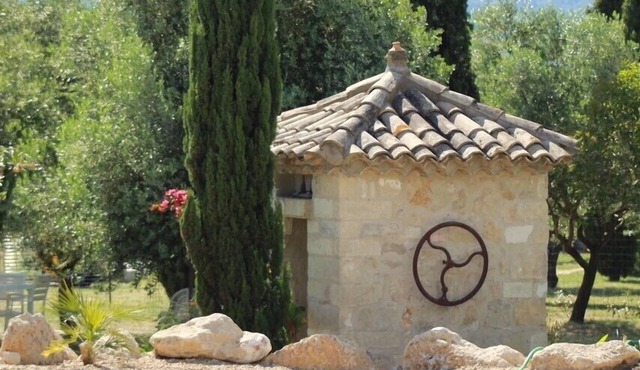 Large charming family farmhouse between sea and mountains.