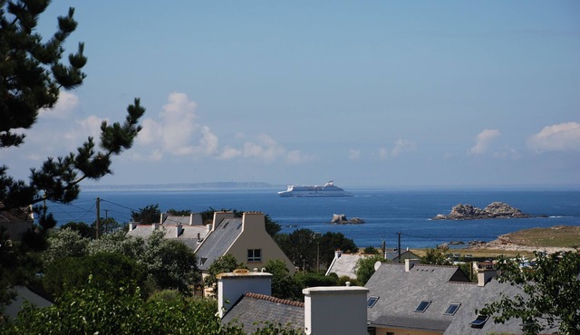 LARGE, CHARMING FAMILY HOME WITH BREATHTAKING SEA VIEWS