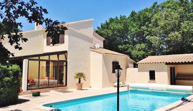 Large charming Provencal villa with swimming pool, 6 bedrooms, classified 4 stars