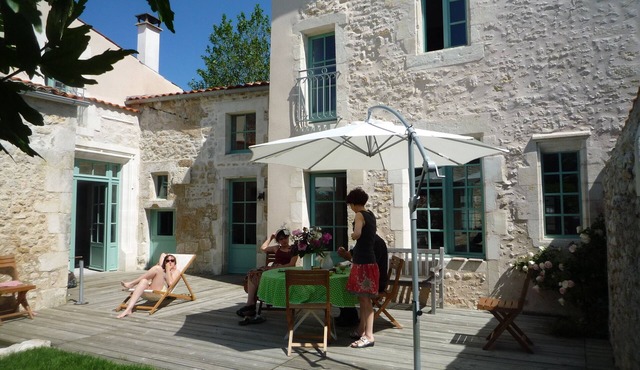 Large & charming village house (XVI°) with garden