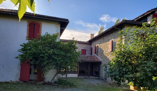 Large charming home 40 minutes from the beaches and mountains