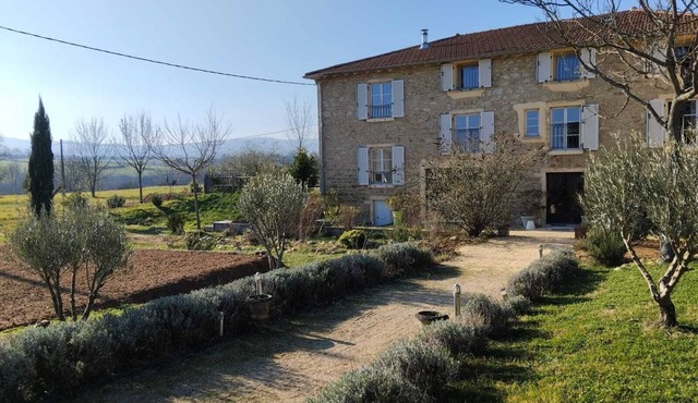 Large Charming House in Chaponost - 15 People - Swimming pool, Garden, Stream