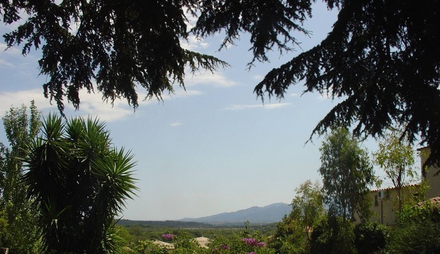 Large "Charming house", breathtaking view, large garden, pool, very quiet.