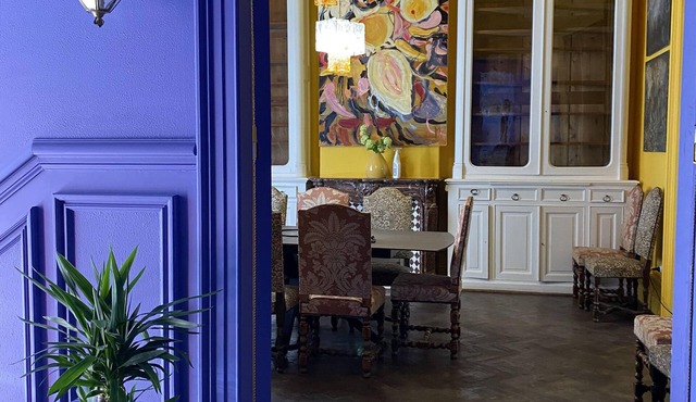 Large, charming town house in the center of Calais