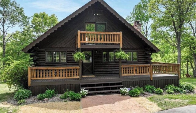 Large Chateau w stream, 12 acres, close to ATV, Snowmobile, trails- Hayward WI