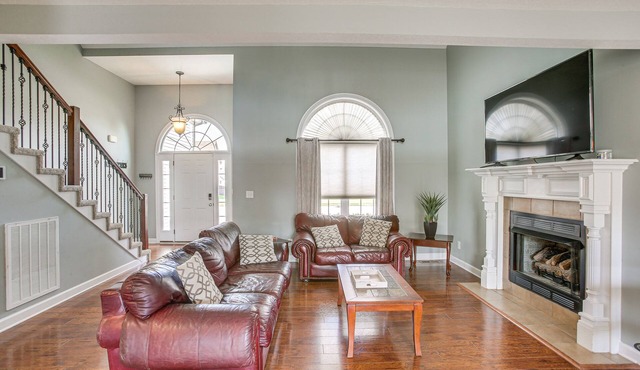 Large Clarksville Family Home ~ 4 Mi to Speedway!