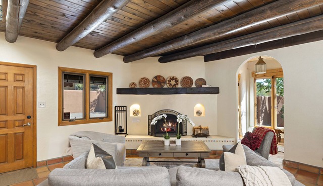 Large Classic Santa Fe Casa with incredible mountain and sunset views!