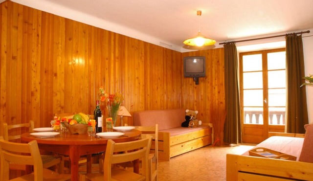 Large, comfortable apartment 3 minutes from the slopes and village center
