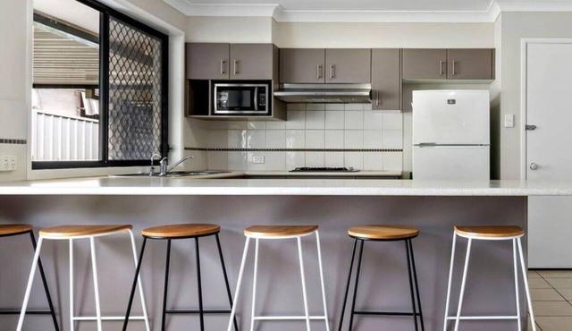 Large Comfortable Birmingham Gardens Family Home