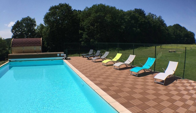 Large comfortable holiday home with swimming pool (12 people)