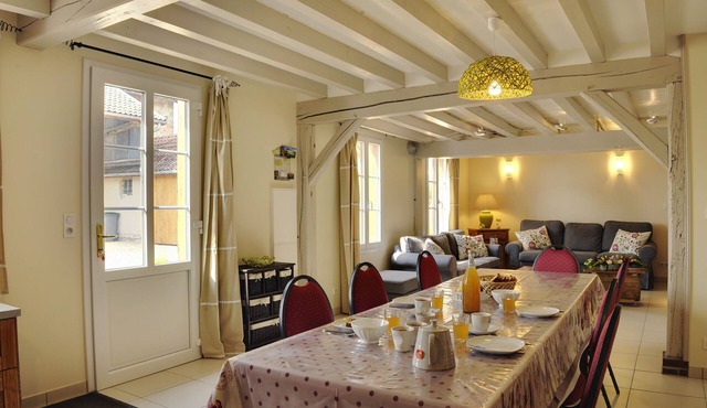 Large comfortable cottage 10 people