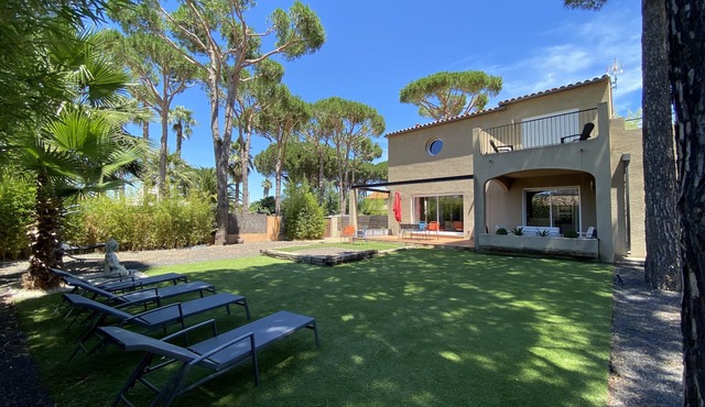 LARGE, COMFORTABLE APARTMENT WITH POOL