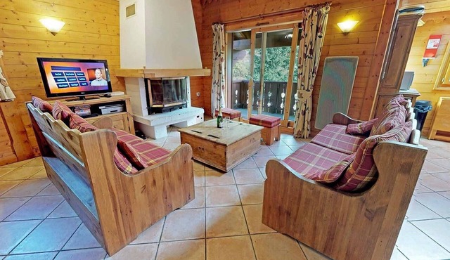 Large, comfortable apartment with easy-access to the slopes