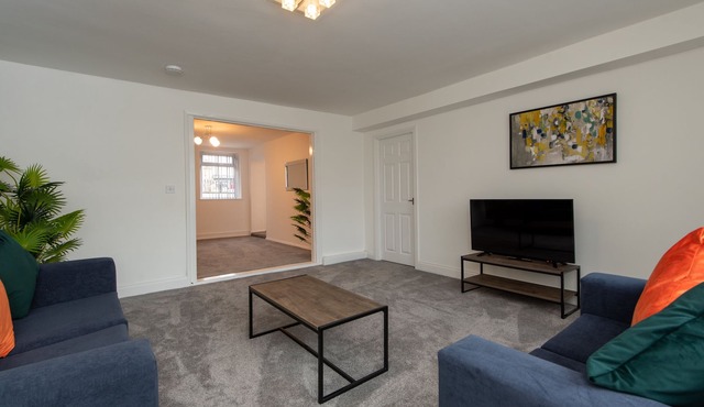 Large comfortable house with 3 reception rooms near road links