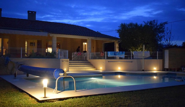 Large, comfortable family home in the countryside with heated pool