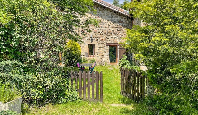 Large, comfortable farmhouse on the edge of the forest with panoramic views of the valley.