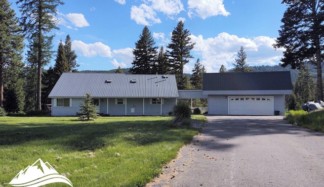 Large, Comfortable Home | Sleeps 8 | On the Clearwater River | Dog Friendly