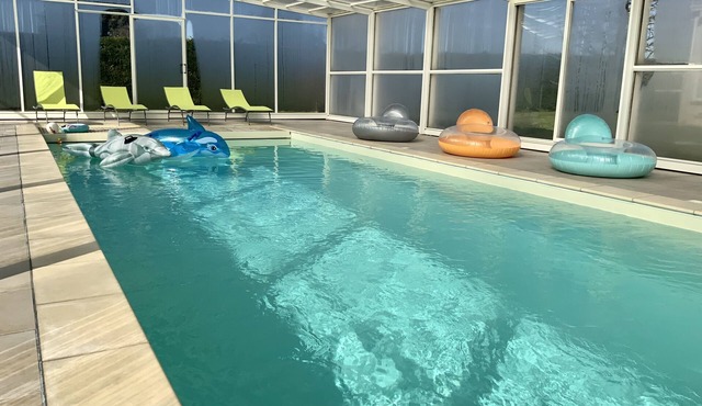 Large comfortable house, heated swimming pool 5 minutes from Chambord castle