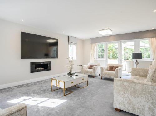 Large Comfortable & Private Home in Fetcham - Pass the Keys