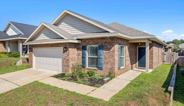 Large Comfy Home, Close to Beach, Perfect for Families!