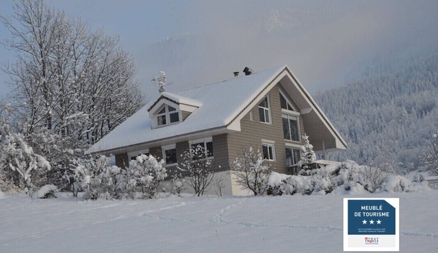 LARGE CONTEMPORARY CHALET WITH LAKE AND MOUNTAIN VIEWS IN SK MOUNTAIN STATION