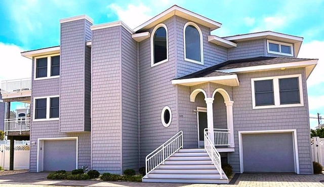 Large Contemporary Ocean Block Home