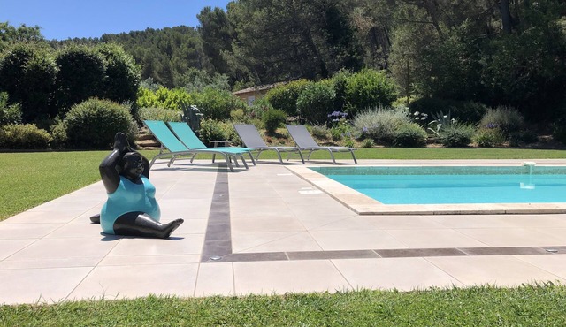 Large contemporary villa with swimming pool, between Aix-En-Provence and Marseille