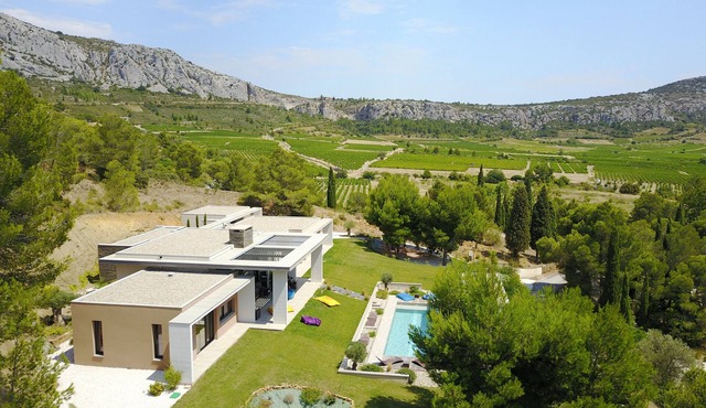 Large contemporary villa with swimming pool