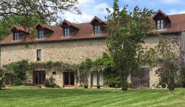 Large converted barn, Sleeps 16, Private pool, Close to river beach