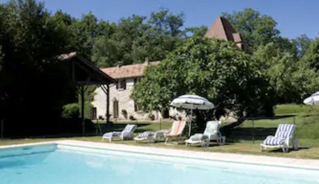 Large convivial house with all comforts, heated swimming pool, Périgord noir