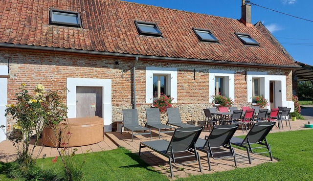 Large, cosy gîte for 12 people, ideal for family holidays