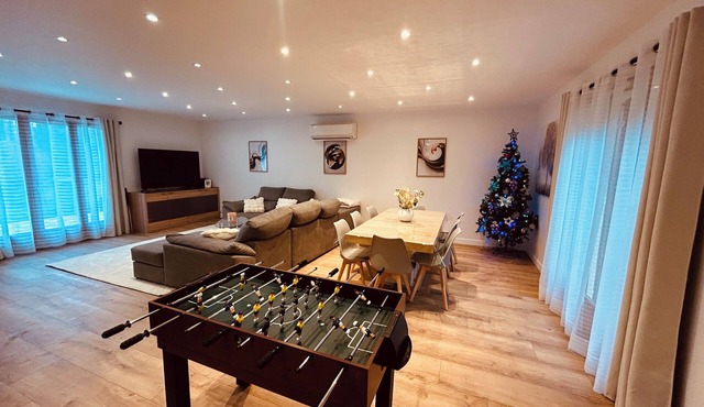 Large, cosy house with garden ideal for families and groups