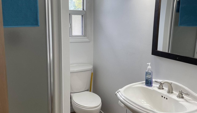 Large Cottage, 2 min Walk to Beach, BCC #1