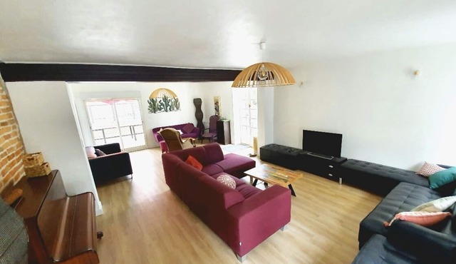Large cottage for 22 people 10min from the beaches with swimming pool