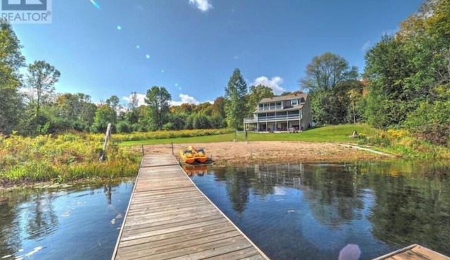 Large cottage great for large gathering/ private beach/8br 4bath/stunning view