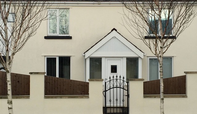 Large cottage modernised with Log burner, sleeps 3, close to motorway networks