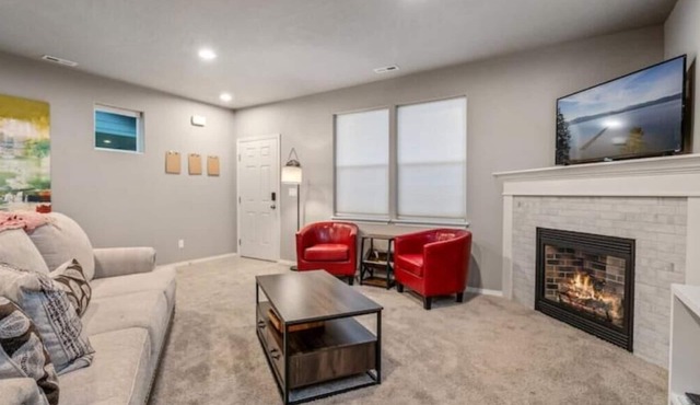 Large Cottage Near Downtown, Beach & Skiing #130