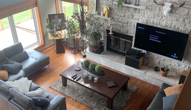 Large cottage on the Winnipeg River/summer and winter rentals Easy access always