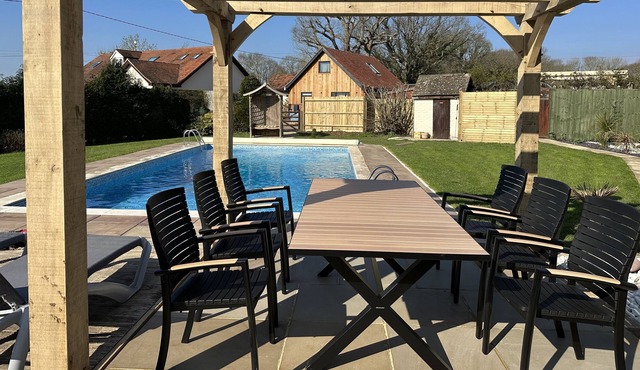 Large Cottage, sleeps 8-10, Semi rural, Summer Pool, Hot Tub & pet friendly