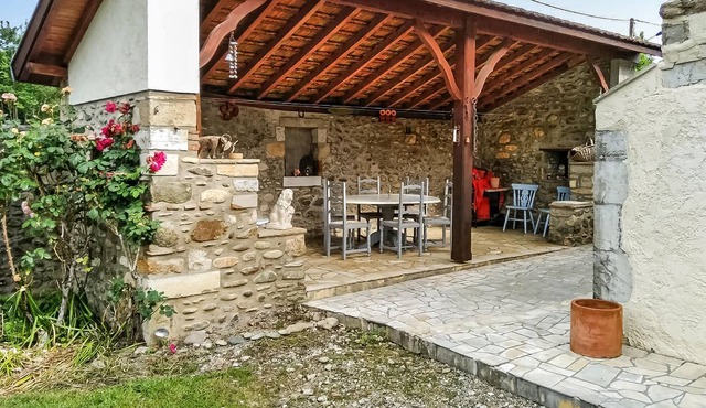 Large cottage with beautiful garden.