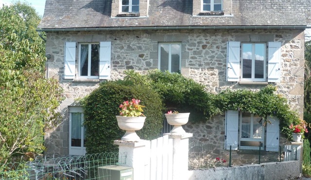 Large country house in Sénaillac-Latronquière-Lot, near Lac du Tolerme.