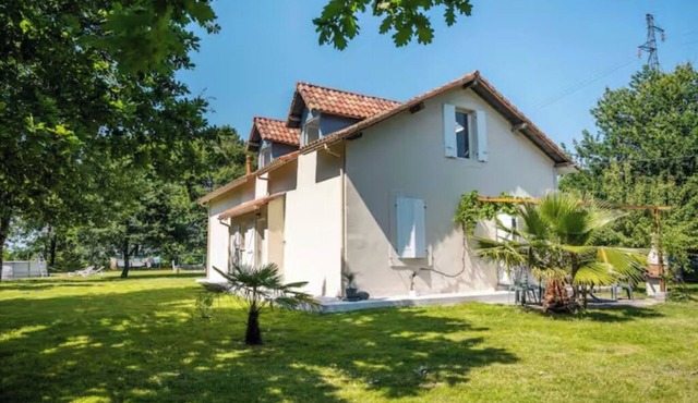 Large country house with pool and jacuzzi