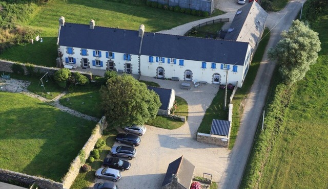 Large country cottage 2 km from the sea