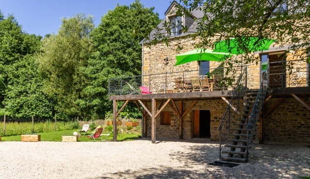 Large country cottage