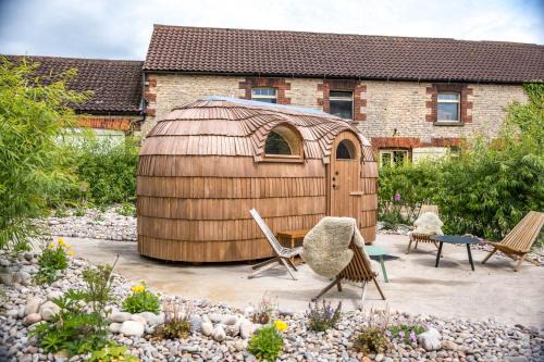 Large Country Cottage, Sleeps 8 - Spa Facilities, Garden Bar, Catering Services, Free Parking, Nature Reserve, Hen Parties