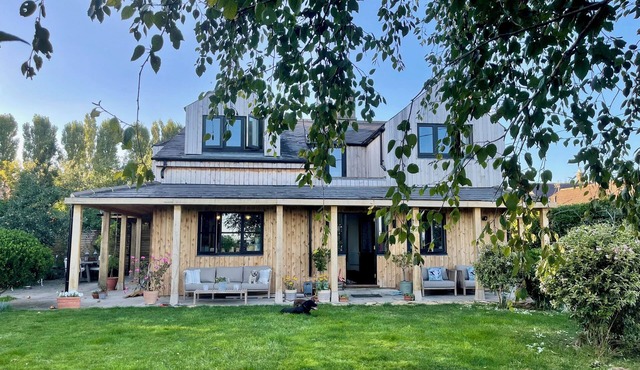 Large Country House; Dog-Friendly, Sleeps 12!