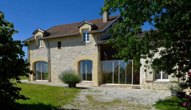 Large country house with private pool and pets allowed