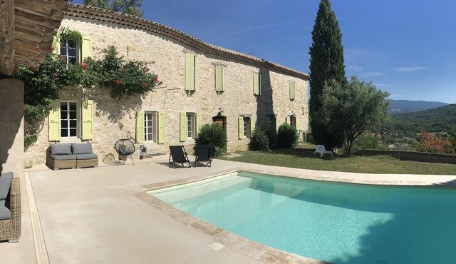 Large country house in a village in the Lubéron park, Forcalquier country