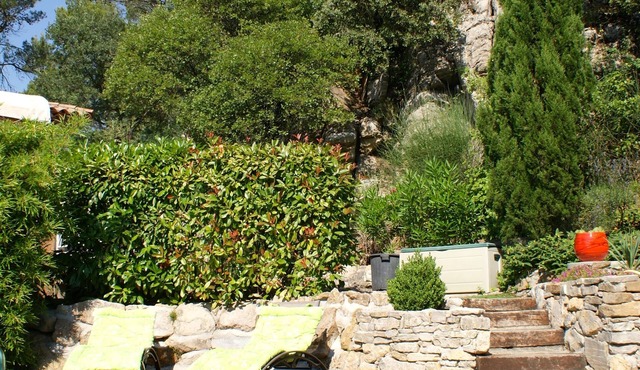 LARGE COUNTRY HOUSE WITH SWIMMING POOL